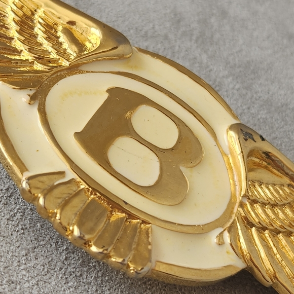 Vintage Bentley belt buckle men's golden tone cream enamel statement luxury car - Picture 2 of 8
